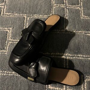 Black leather Alfani slide with bow tie buckle